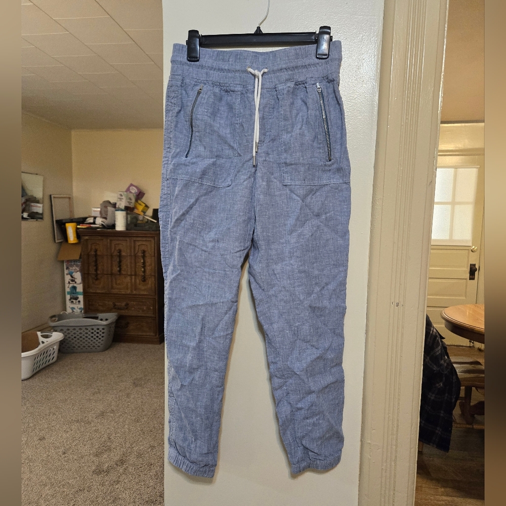 Women's Athleta blue chambray denim jogger pants size 4 in great condition